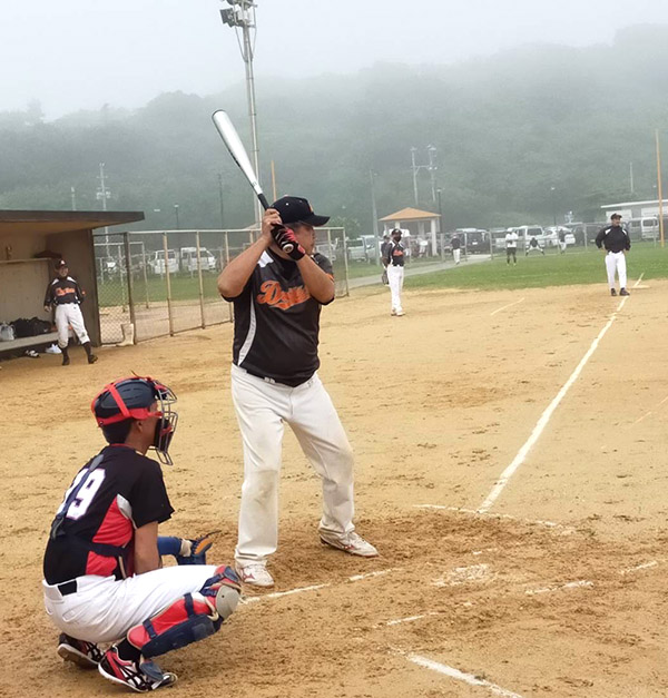 沖縄69会親睦野球大会、宜野湾ドリフターズの主砲が打ちました